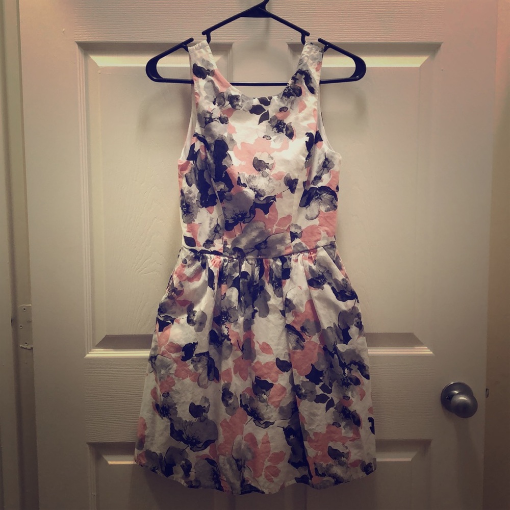 Floral dress with pockets
